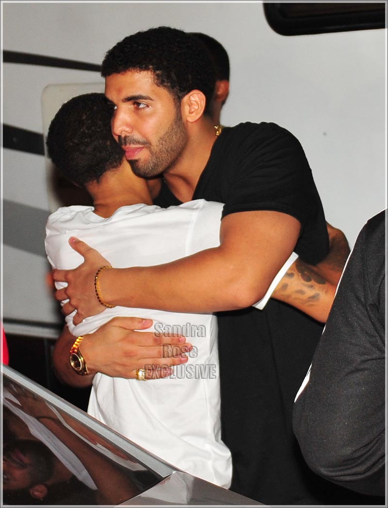 Drake-and-Bow-Wow-embrace-2.jpg