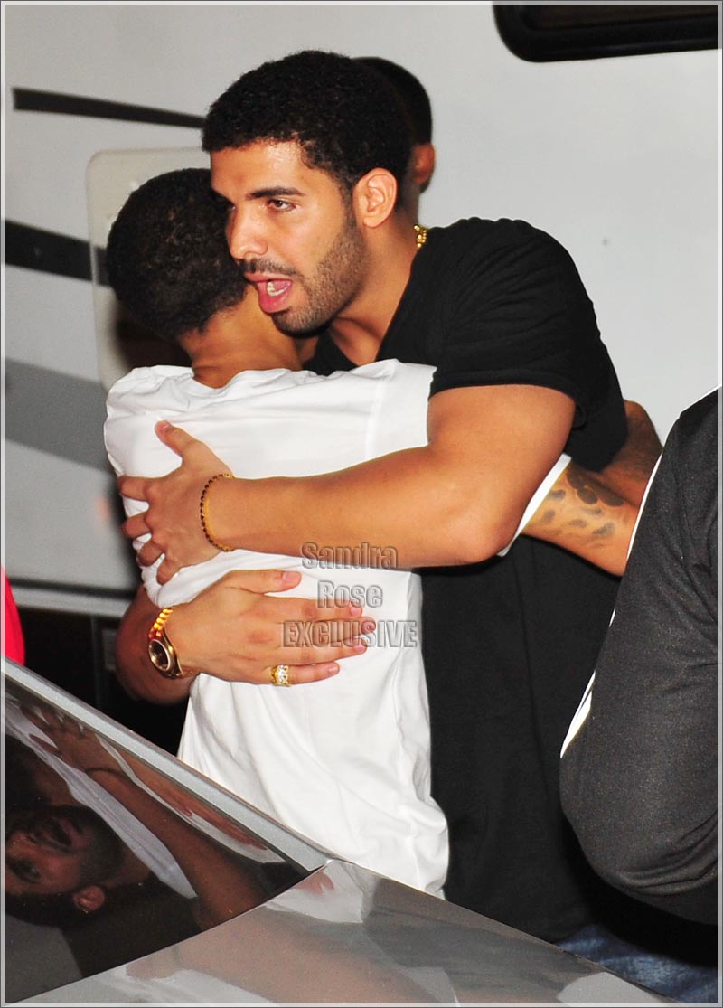 Drake-and-Bow-Wow-embrace-3.jpg