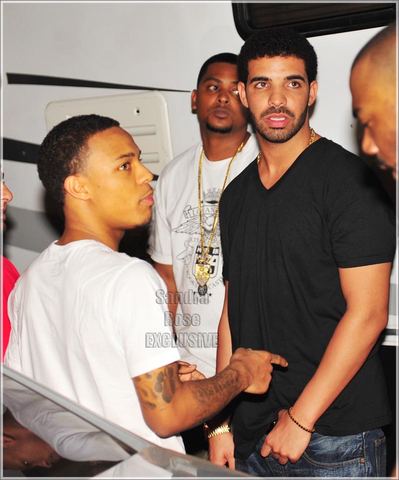 Drake-and-Bow-Wow-embrace-4.jpg