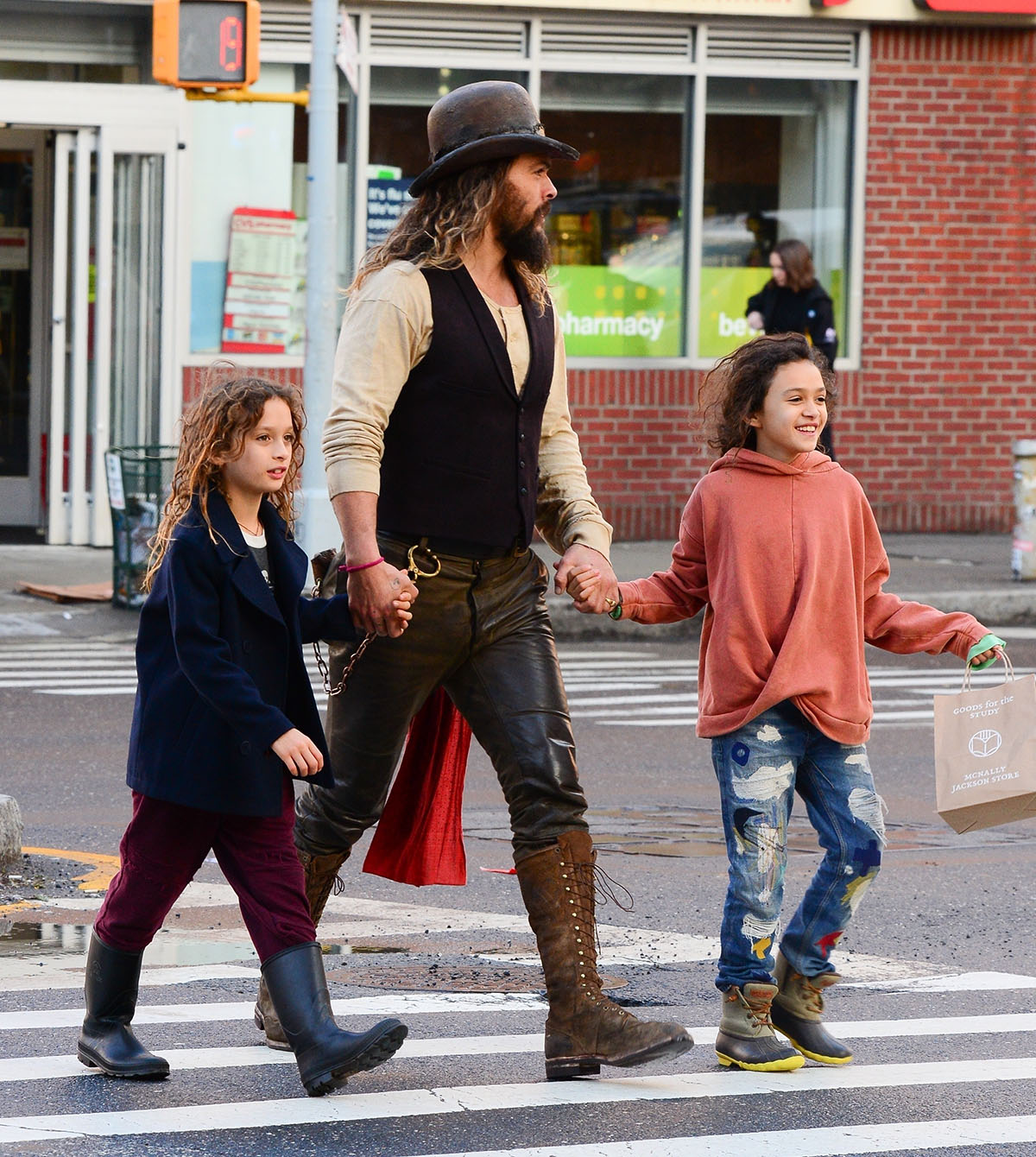 Jason Momoa takes a stroll with his kids | Sandra Rose