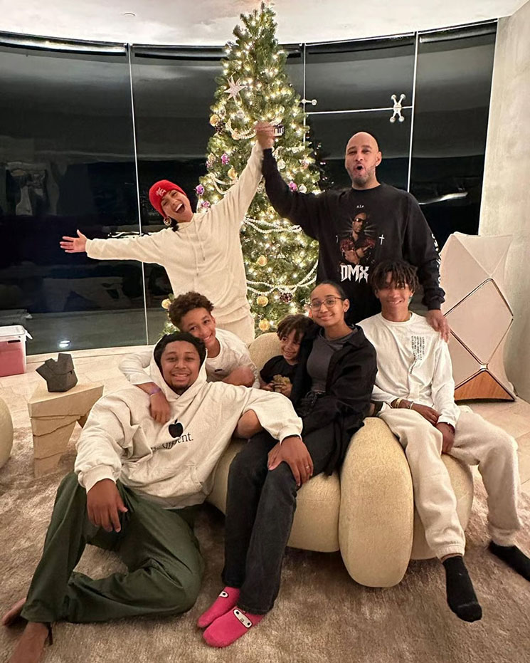 Photo of Alicia Keys, Swizz Beatz and family