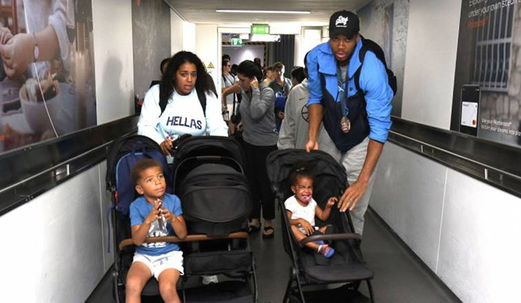 Photo of Giannis and Mariah Antetokuonmpo with their children