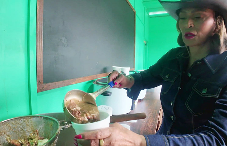 Photo Mama Tina's Gumbo customer