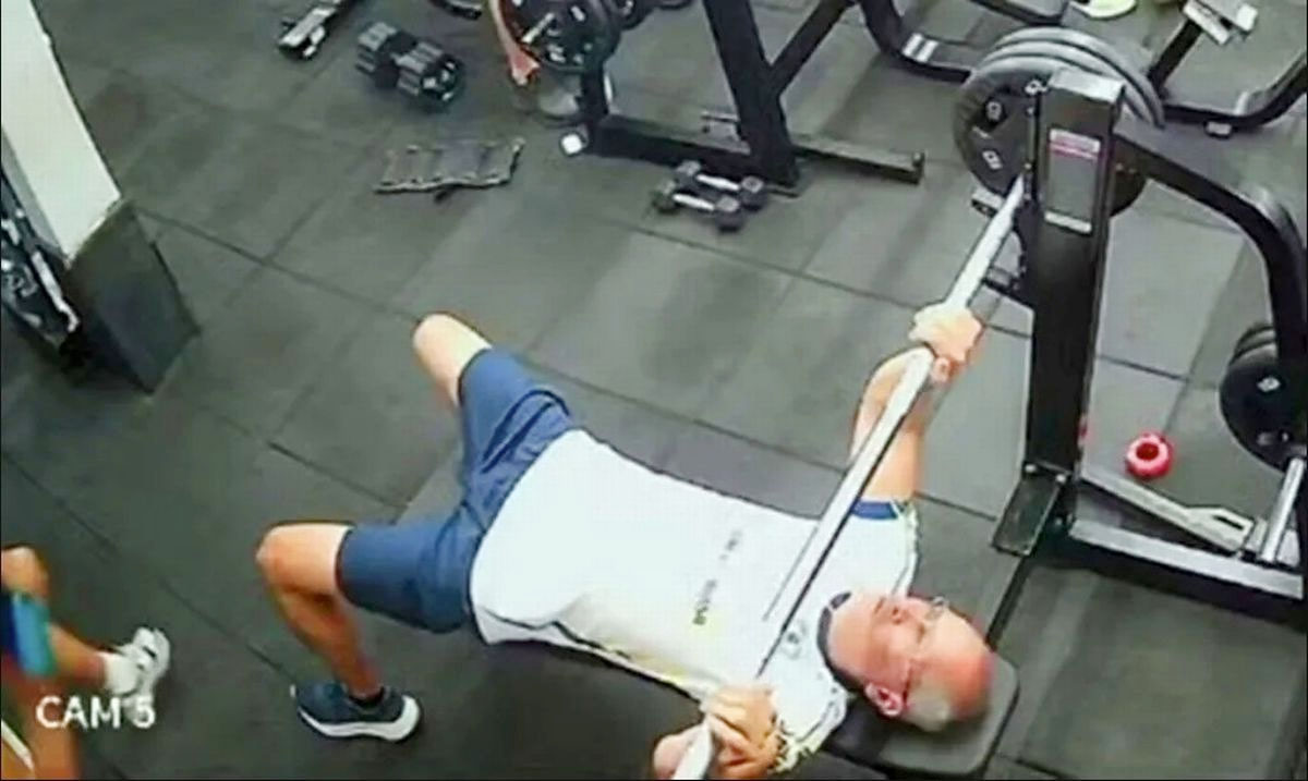 Photo of Ronald Montenegro bench pressing weight