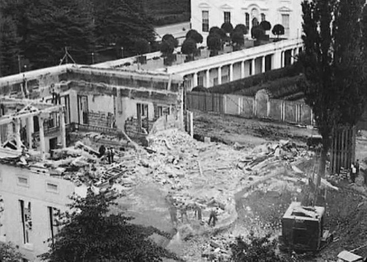 Photo of construction on White House's West Wing in 1934