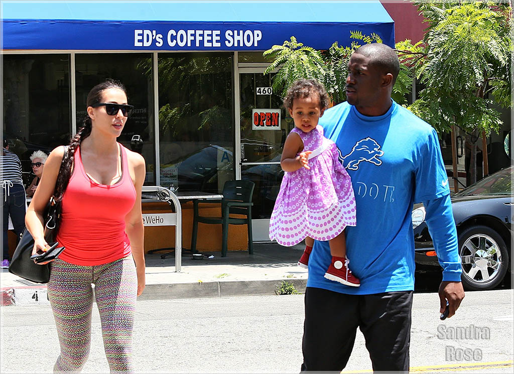 Reggie Bush And Family Have Breakfast