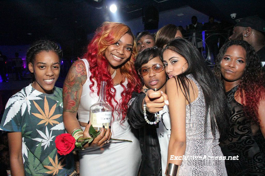 Dej Loaf Siya Tank at Cafe Iguanas