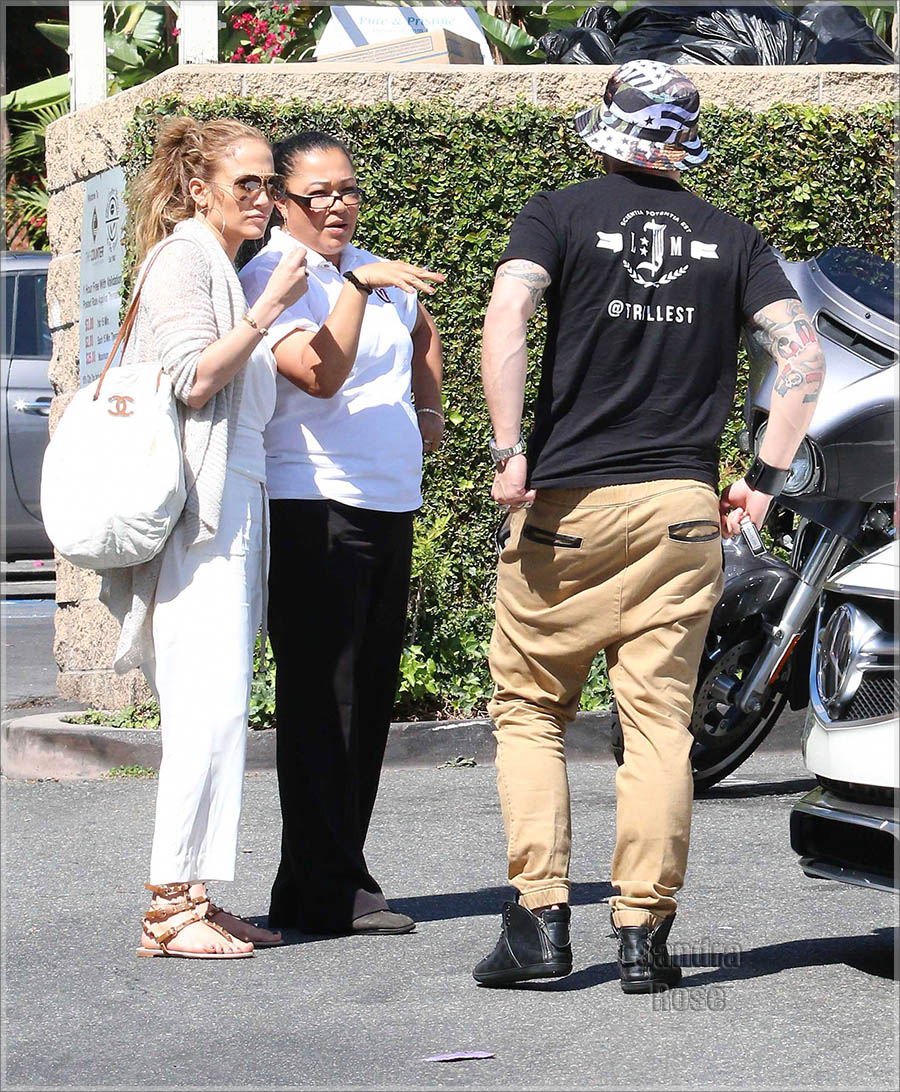 Jennifer Lopez and Casper Smart have lunch