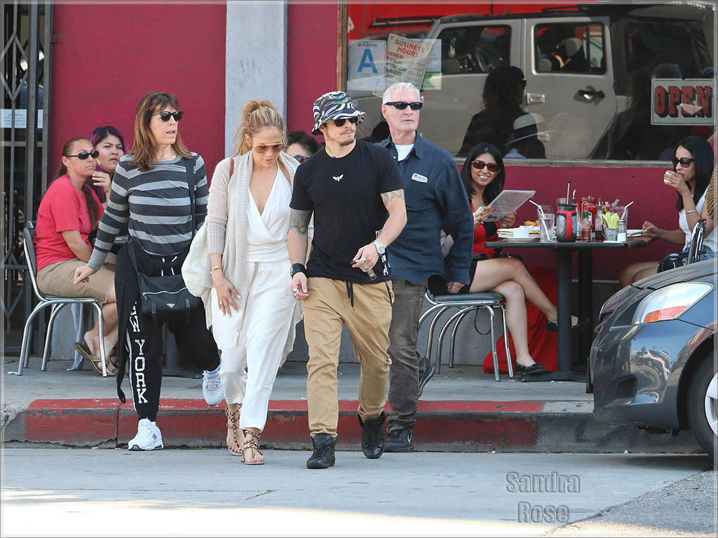 Jennifer Lopez and Casper Smart have lunch
