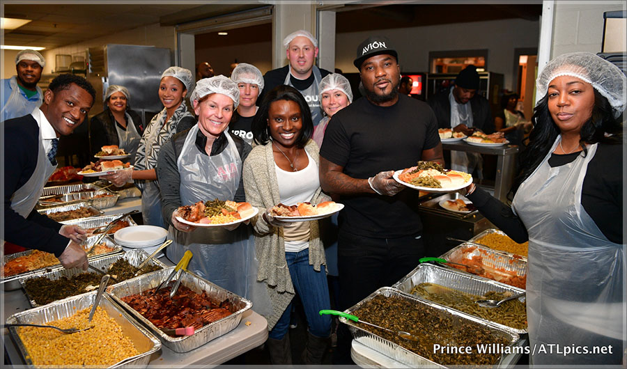 Young Jeezy and volunteers