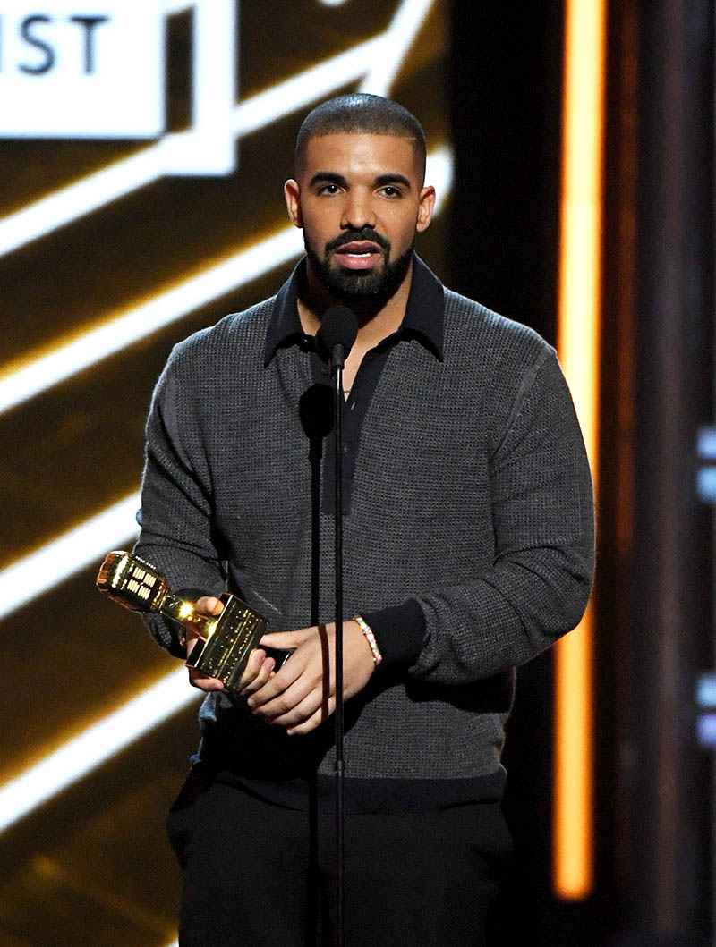 Did Drake throw shade at rapper Ludacris at 2017 Billboard Music Awards?