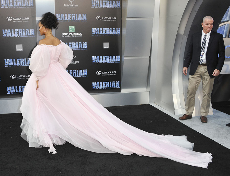 Plus-Size Singer Rihanna Stuns At ‘Valerian’ Premiere | Sandra Rose