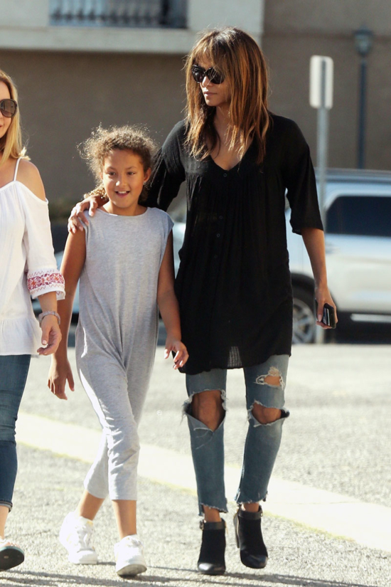 PICS Halle Berry and Daughter Nahla Out & About Sandra Rose