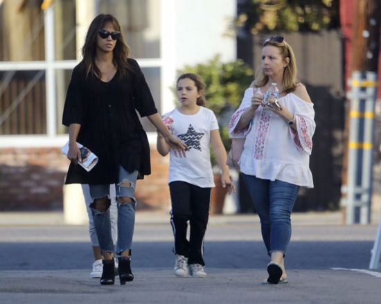 PICS: Halle Berry and Daughter Nahla Out & About – Sandra Rose PICS: Halle Berry and Daughter Nahla Out & About – Sandra Rose
