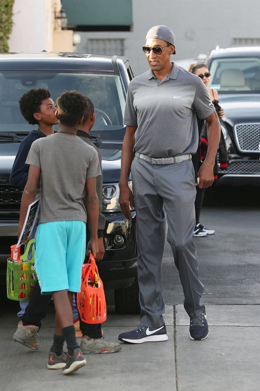 Scottie Pippen and young fans