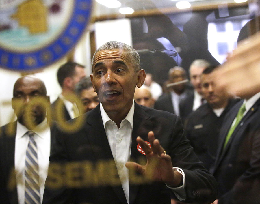 Barack Obama Reports For Jury Duty In Chicago