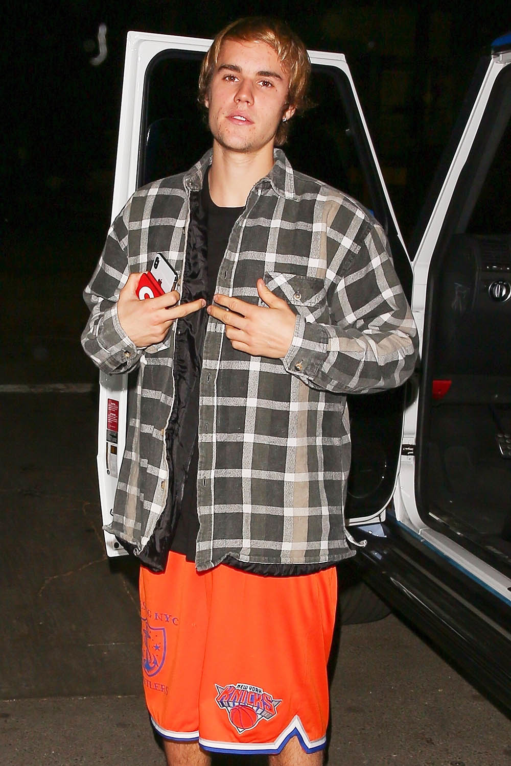 Justin Bieber stops to chat with photographers after leaving Selena Gomez's house
