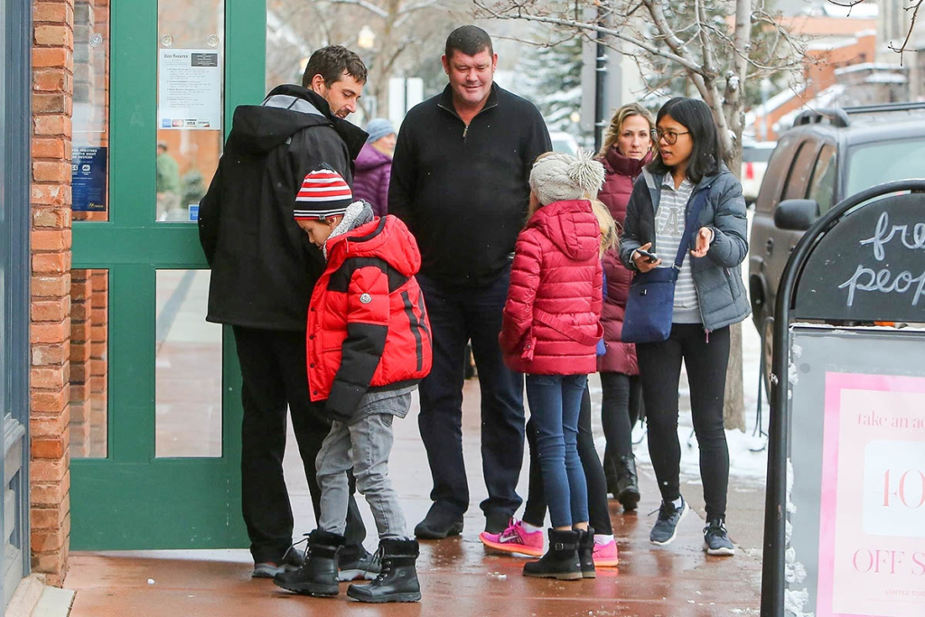 James Packer takes his kids to Star Wars movie