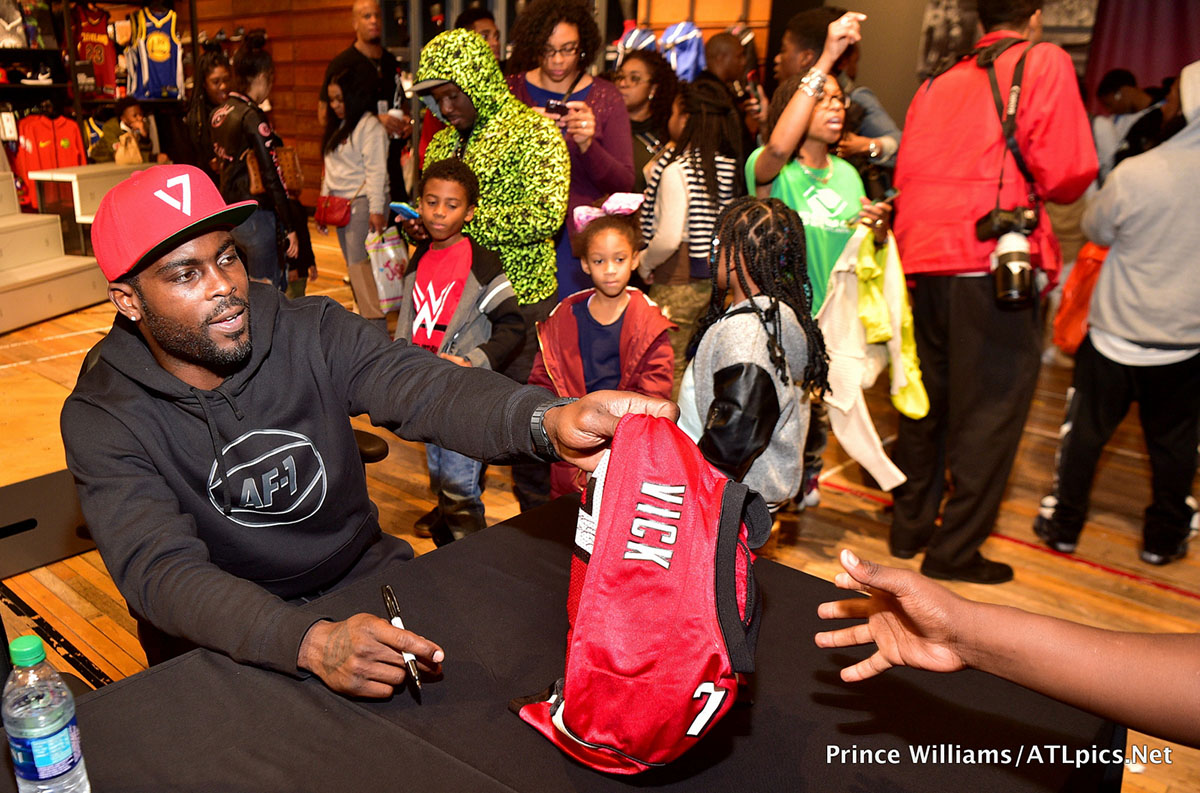 PICS: Mike Vick & Big Boi Partner with Nike, Lenox Square for