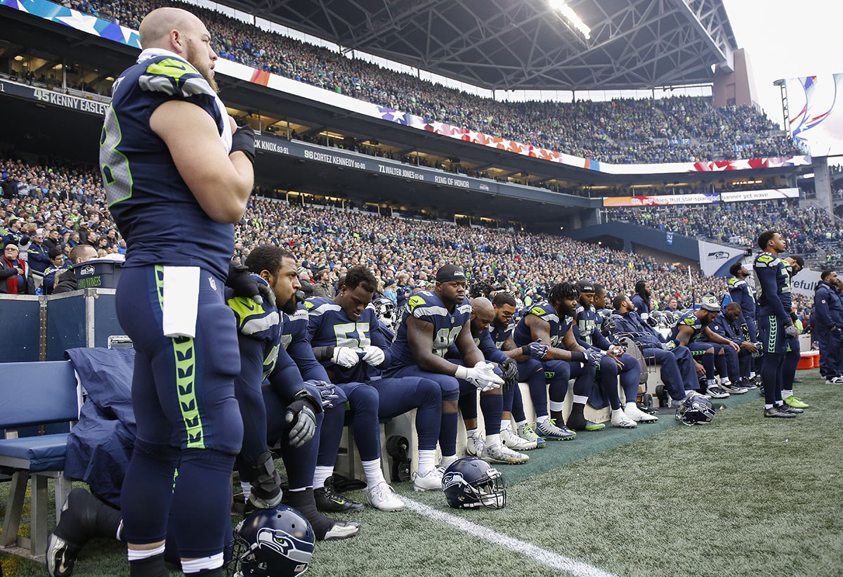 Seahawks sit for the national anthem before game vs Rams
