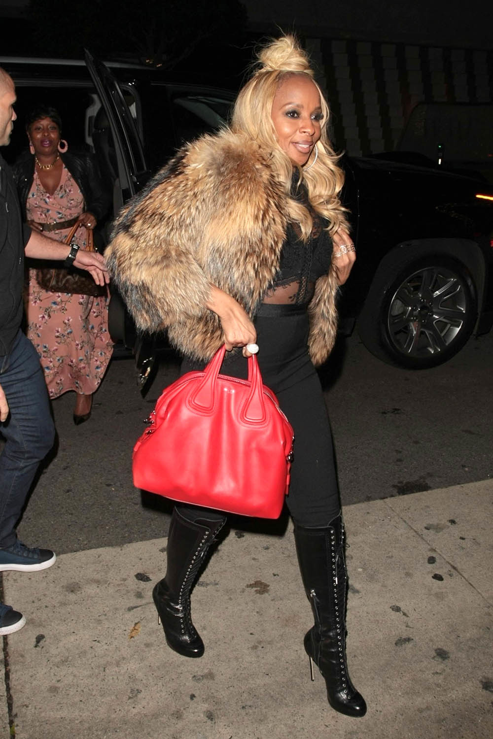 Mary J Blige arrives at her birthday party at Mr Chow In Beverly Hills ...