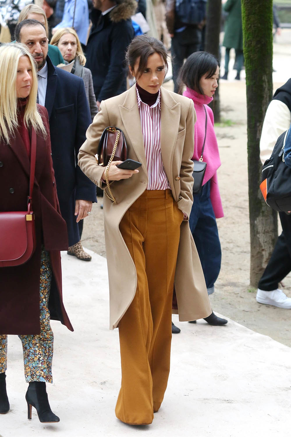 Victoria Beckham attend the Louis Vuitton Menswear Fall/Winter 2018-2019  show in Paris