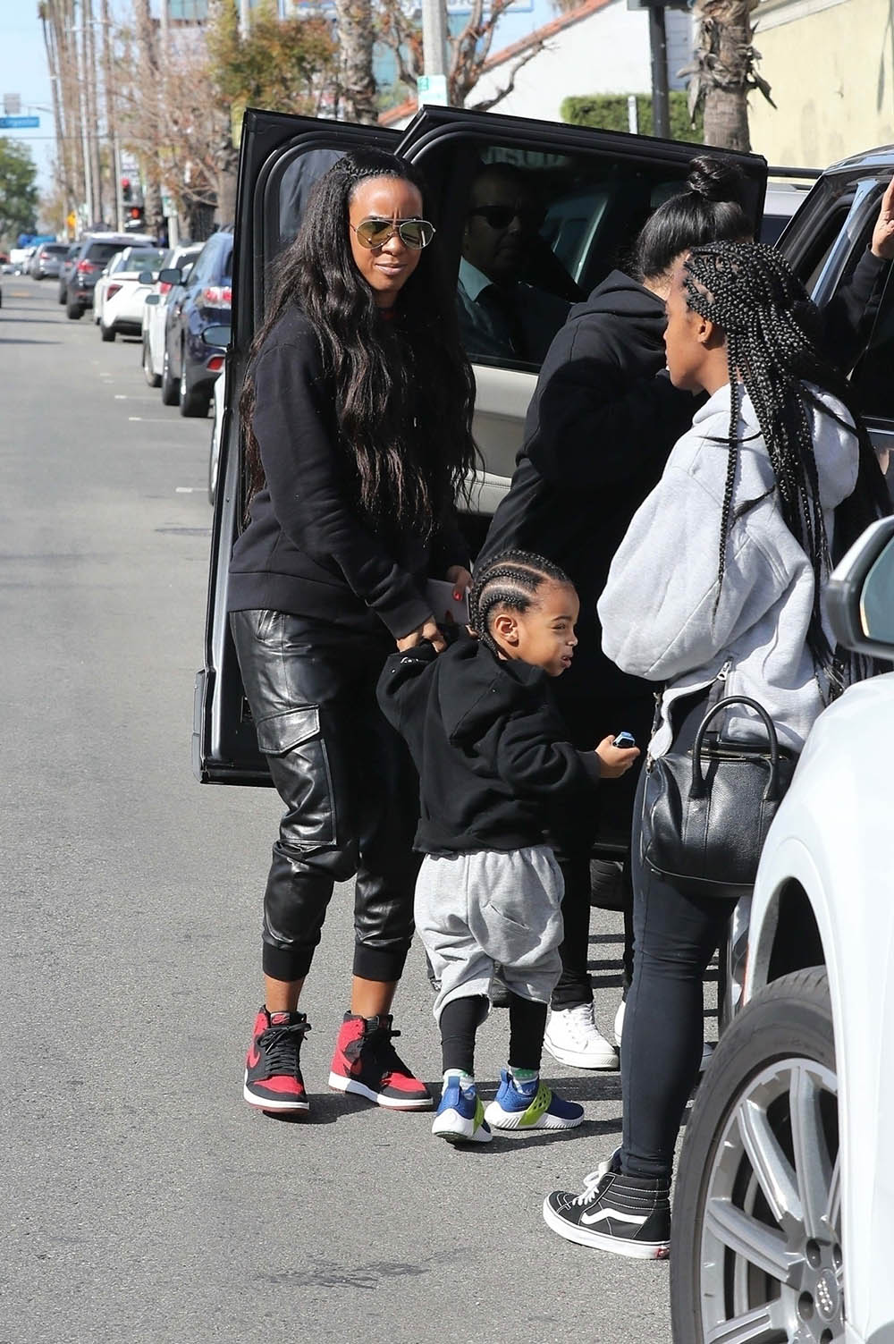 Kelly Rowland and her son Titan head for breakfast at Barrel & Ashes