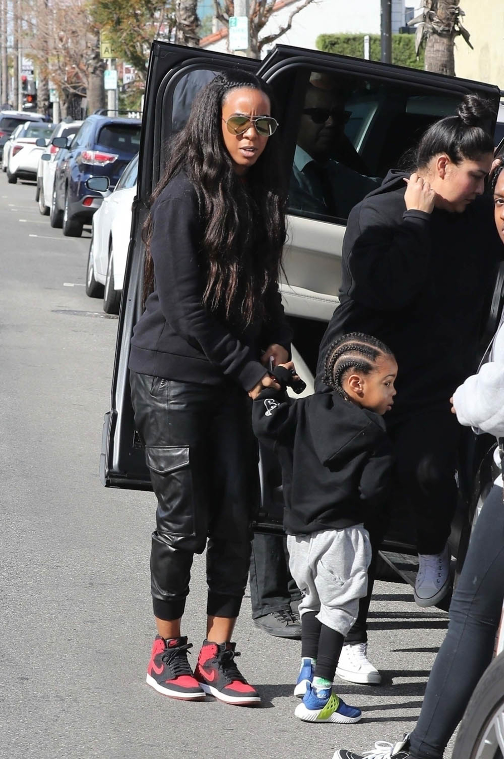 Kelly Rowland and her son Titan head for breakfast at Barrel & Ashes
