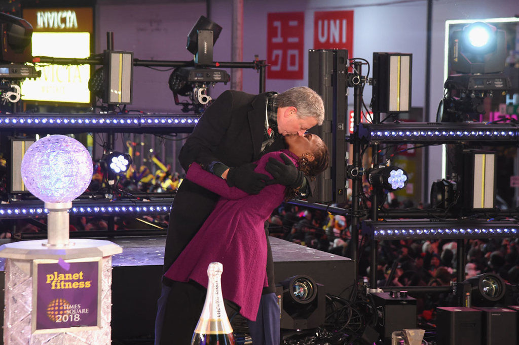 Chirlane McCray and New York City Mayor Bill de Blasio kiss onstage at the Dick Clark's New Year's Rockin' Eve