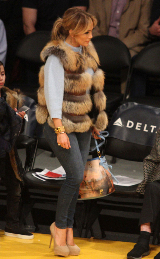 Jennifer Lopez, Alex Rodriguez & Kids at the Hornets vs Lakers game