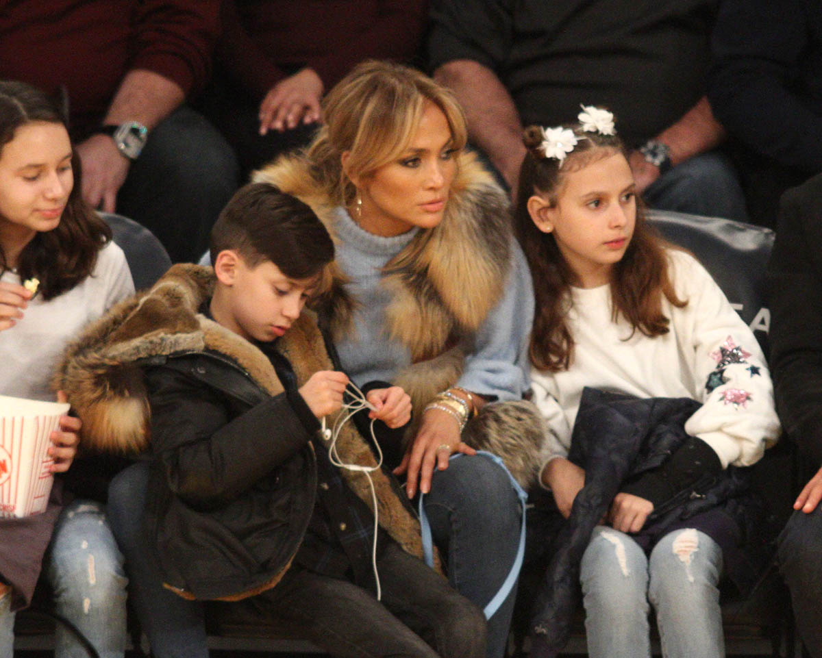 Jennifer Lopez, Alex Rodriguez & Kids at the Hornets vs Lakers game