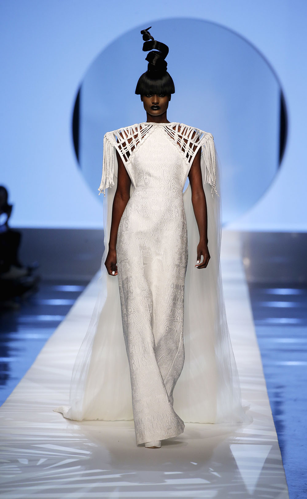 Coco Rocha and Her Daughter Walk Runway At Paris Couture Week - Coco Rocha Mommy  and Me Moment Jean Paul Gaultier Couture