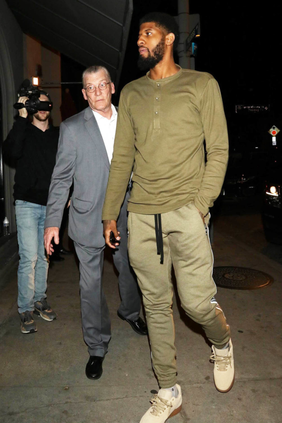 carmelo anthony wearing jordans