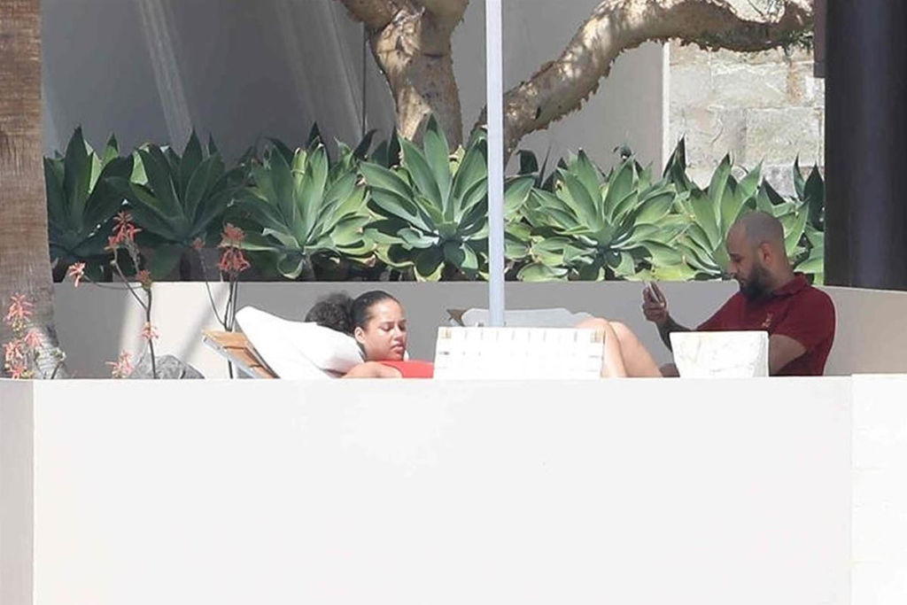 Swizz Beatz & Alicia Keys relax in Cabo San Lucas, Mexico