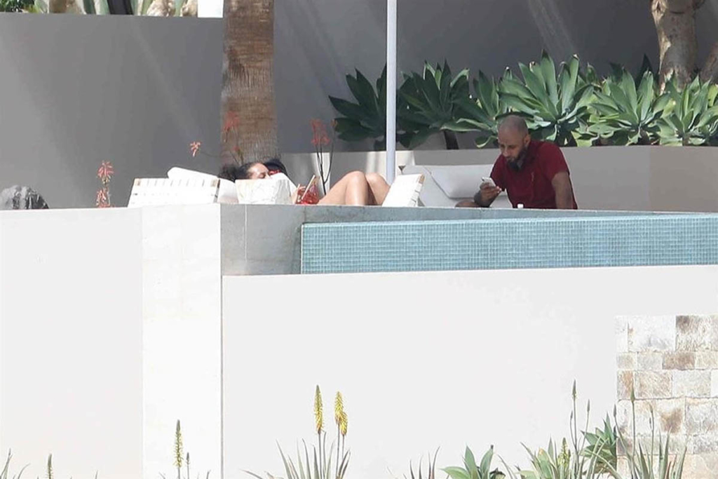 Swizz Beatz & Alicia Keys relax in Cabo San Lucas, Mexico