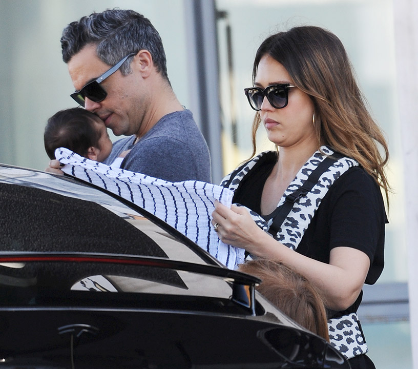 Cash Warren & Jessica Alba out with the family