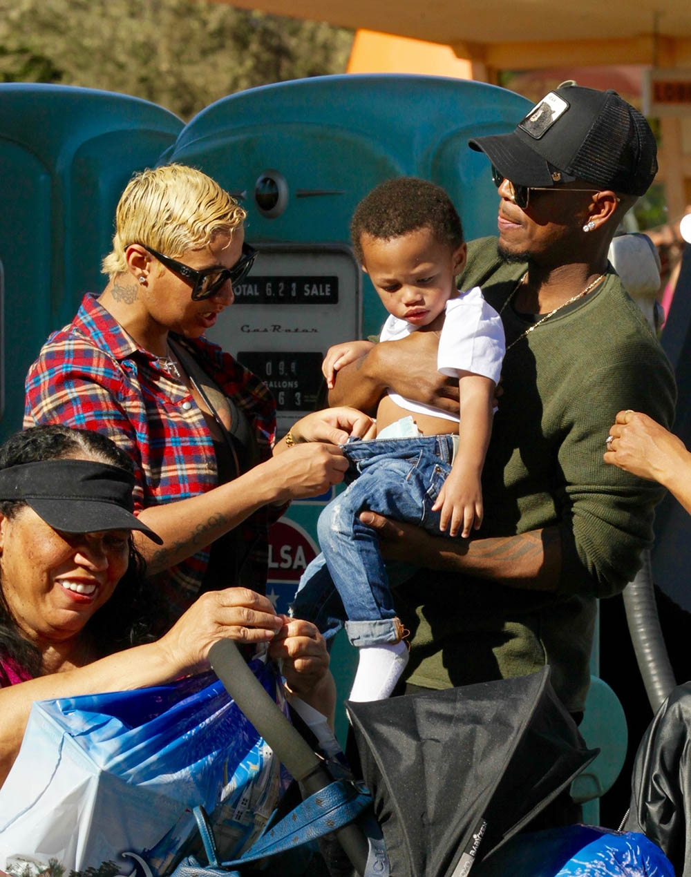 Ne-Yo & Crystal Smith spends the day with their kids at Disney California Adventure