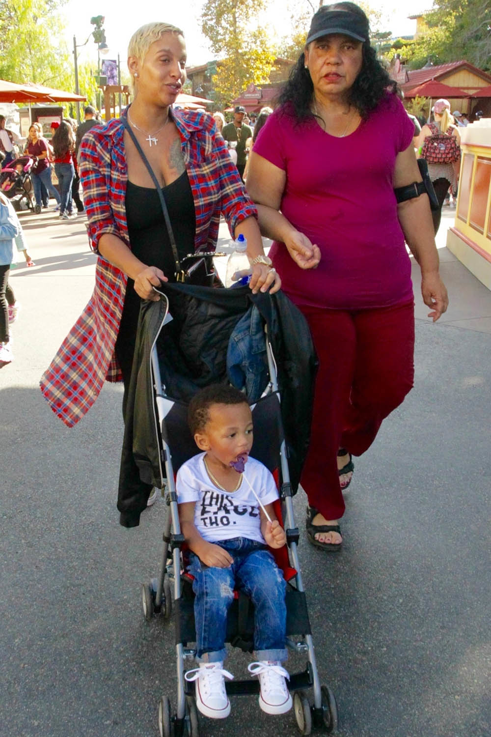 Ne Yo Crystal Smith Spends The Day With Their Kids At Disney California Adventure Sandra Rose