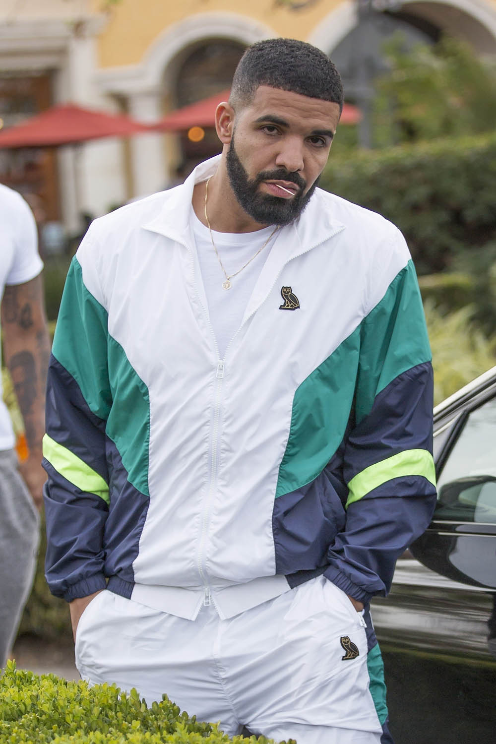 Drake drops the top on his Maybach in Calabasas | Sandra Rose