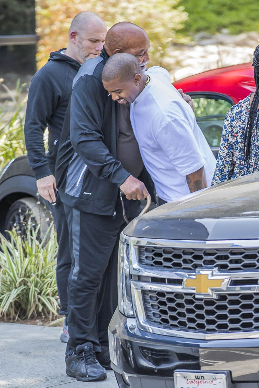 Kanye West gives NFL great Jim Brown a tour of his recording studio in ...