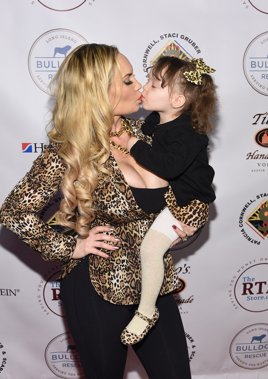 Coco Austin's Daughter Chanel Takes Bath in Kitchen Sink: Video