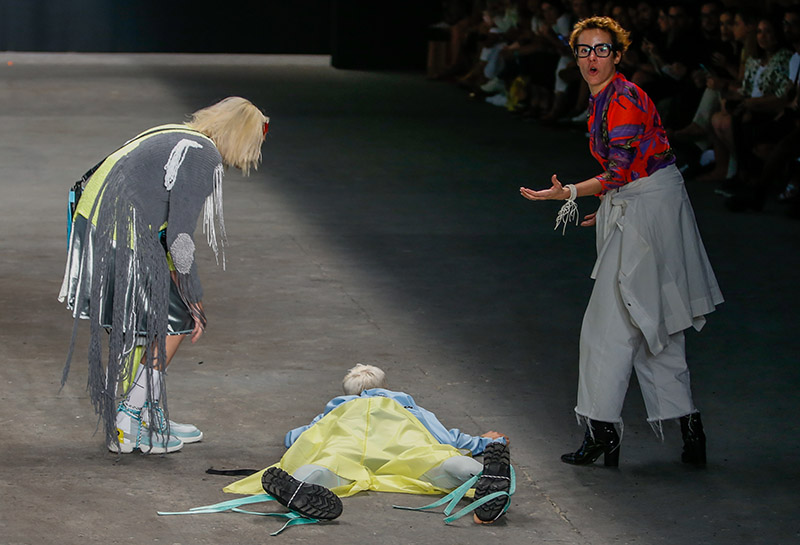 Model Dies After Collapsing On Catwalk During Paulo Week Sandra Rose