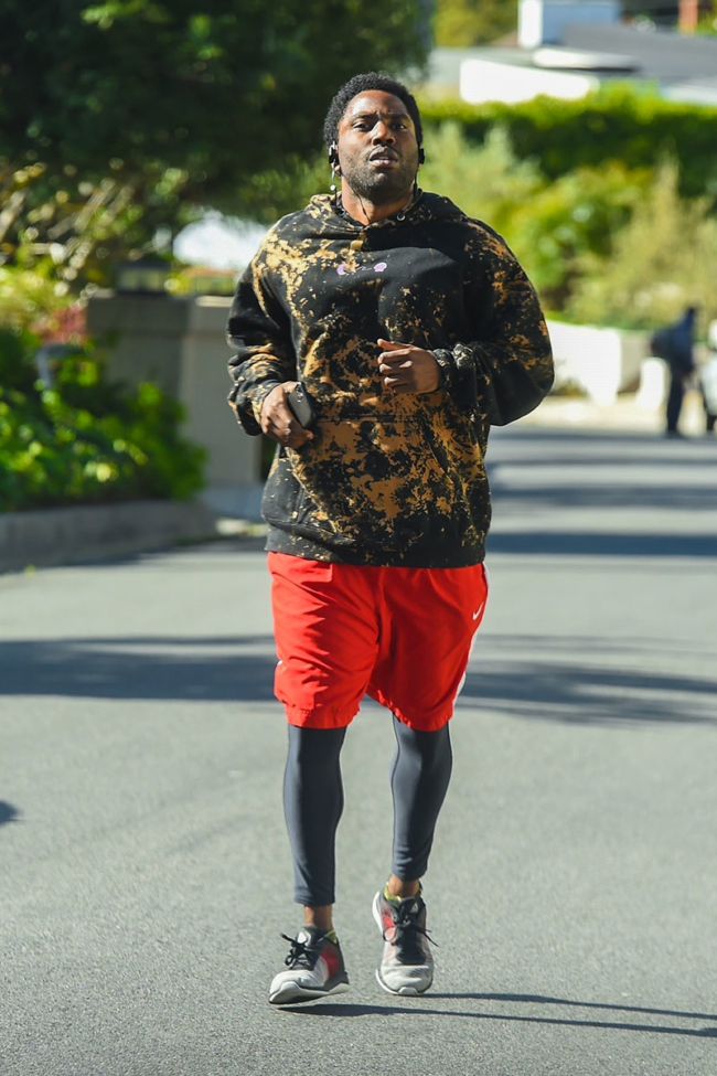 BlacKkKlansman and Ballers star John David Washington exercises during