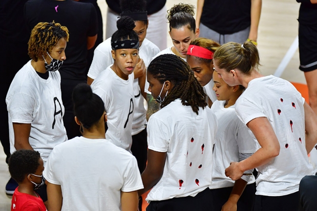 WNBA players wear T-shirts with 7 bullet holes on the back | Sandra Rose