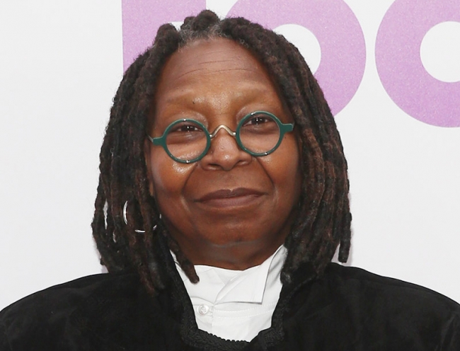 The internet just now noticed Whoopi’s missing eyebrows | Sandra Rose