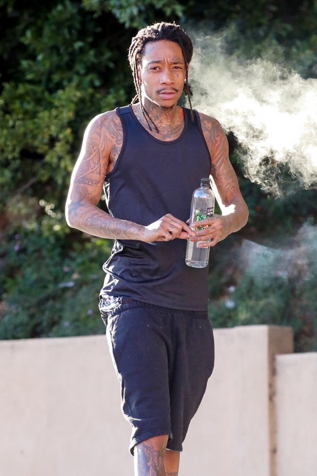Celebs Out & About: Wiz Khalifa at the gym with girlfriend Aimee Aguilar