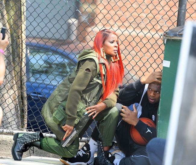 New York, NY – Singer/actress Mary J. Blige is seen brandishing a