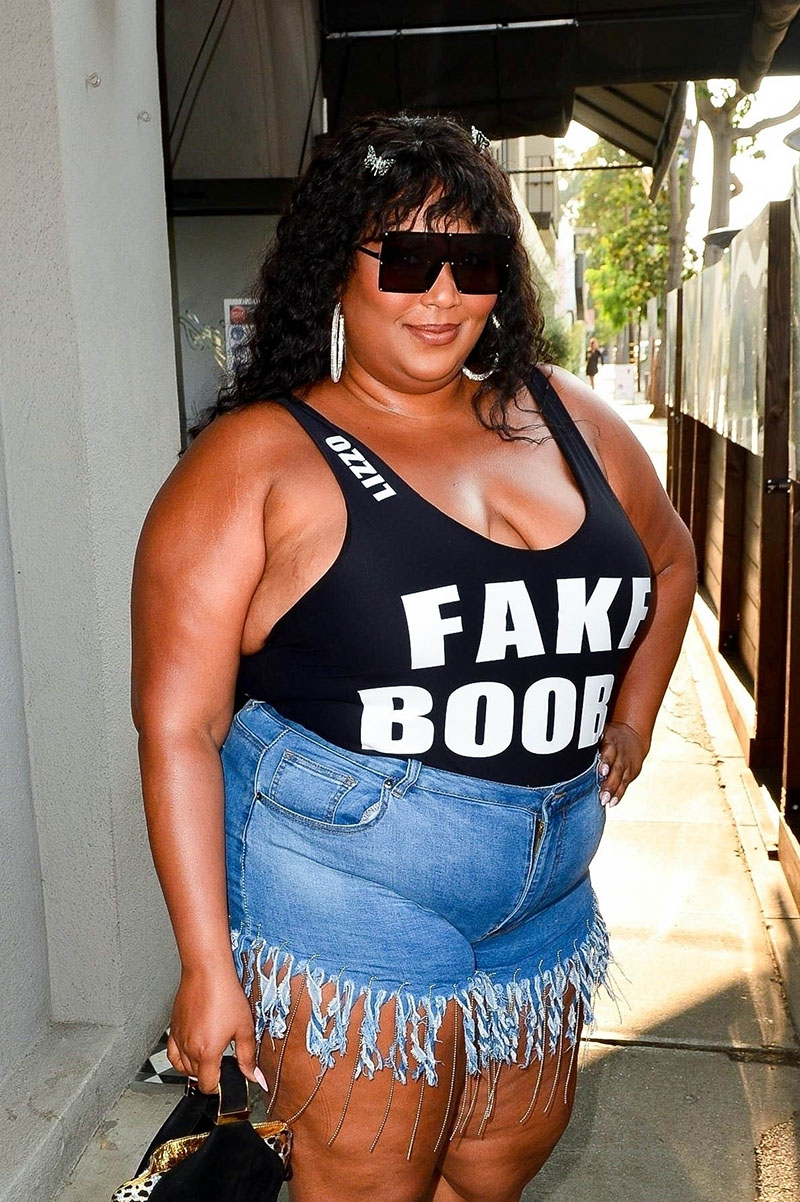 PICS: Lizzo Steps Out On Dinner Date with Mystery Man