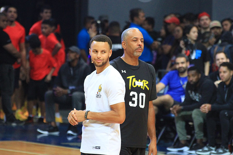 It appears Stephen Curry's parents are doing a spouse swap, they