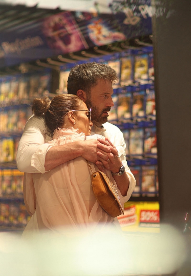 PICS: Jennifer Affleck Poses Nude for JLo Body Billboard – Sandra Rose